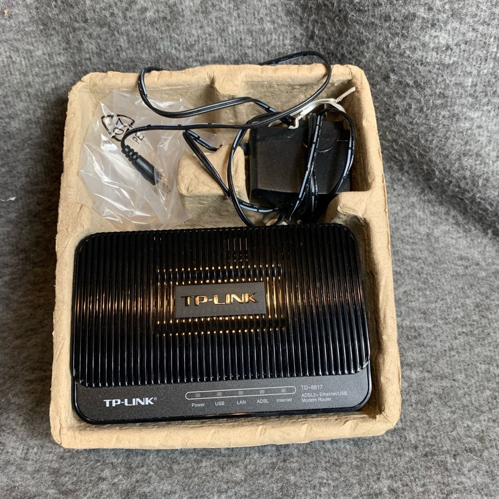 TP-Link Black Modem-Router Combo Networking Device - Picture 7 of 8